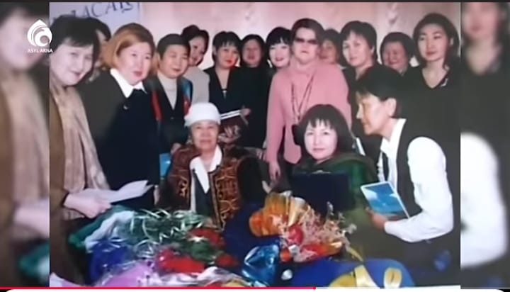 Ол жігітінің көзінше мас күйінде мені алдады. Егер шәует сумен жуылса